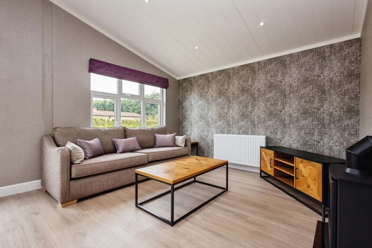 Portsmouth Road, Thursley, GU8, photo 2