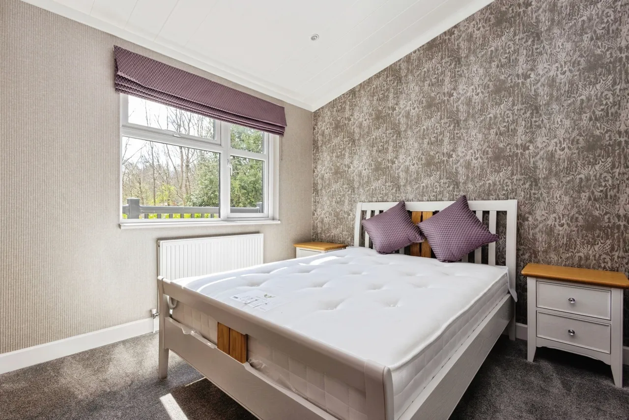 Portsmouth Road, Thursley, GU8, photo 5