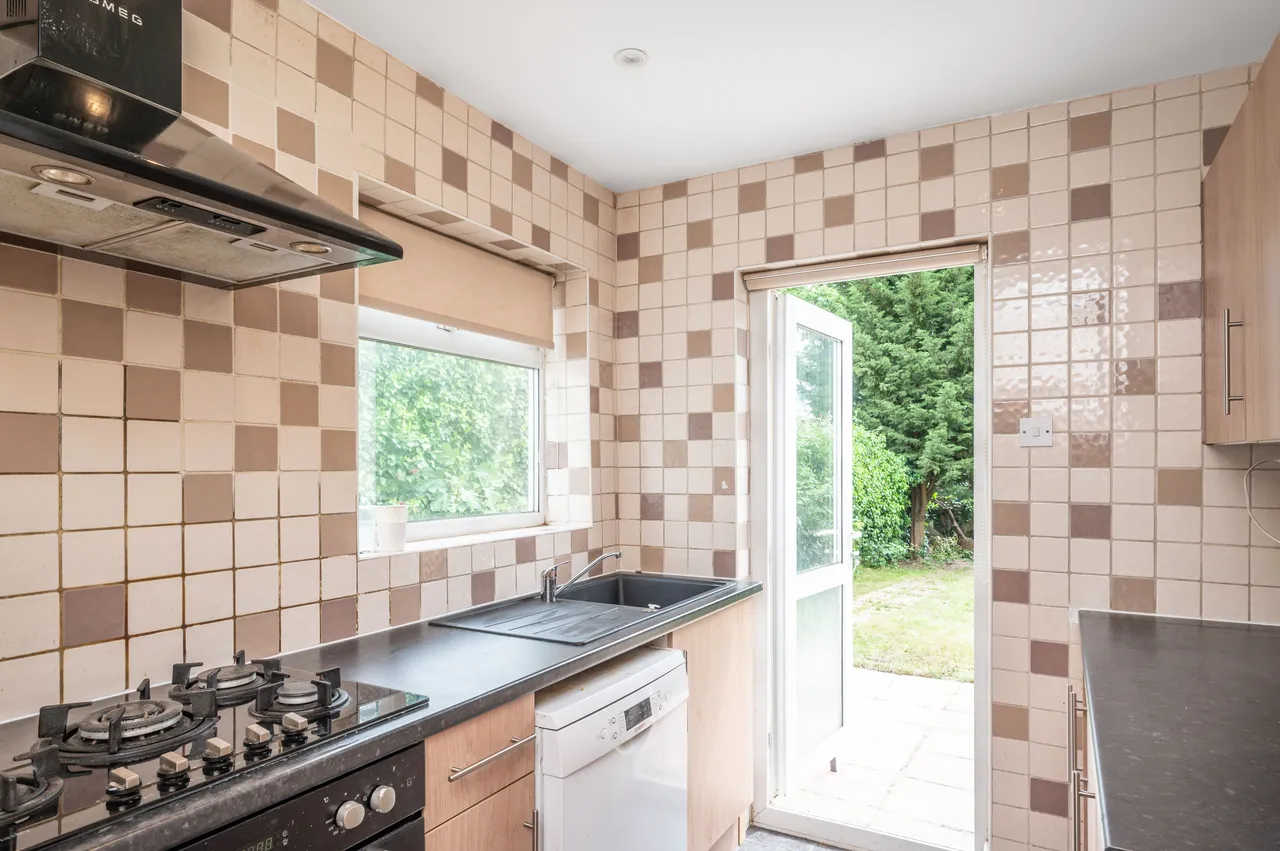 52 Brampton Grove, Wembley, photo 9