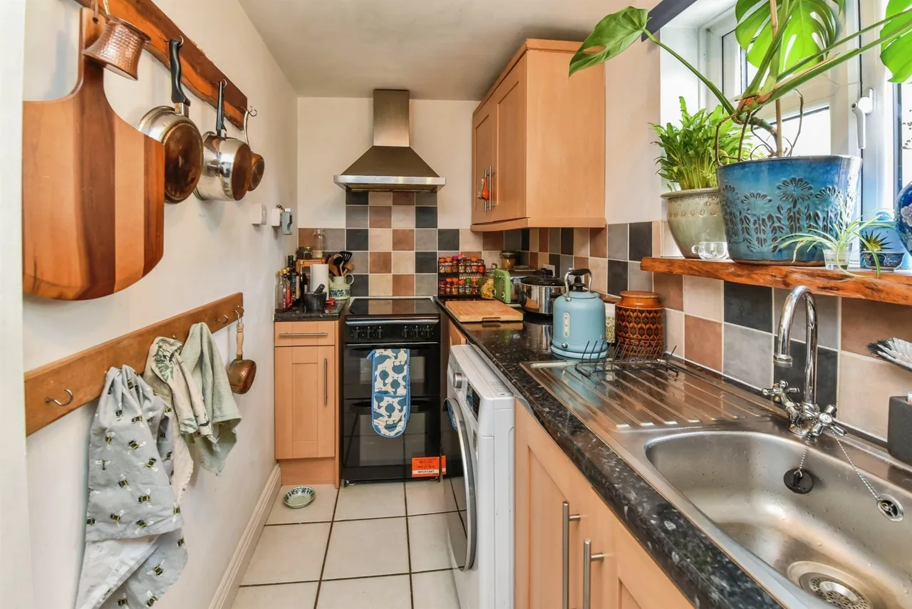 Warminster Road, Westbury, photo 7
