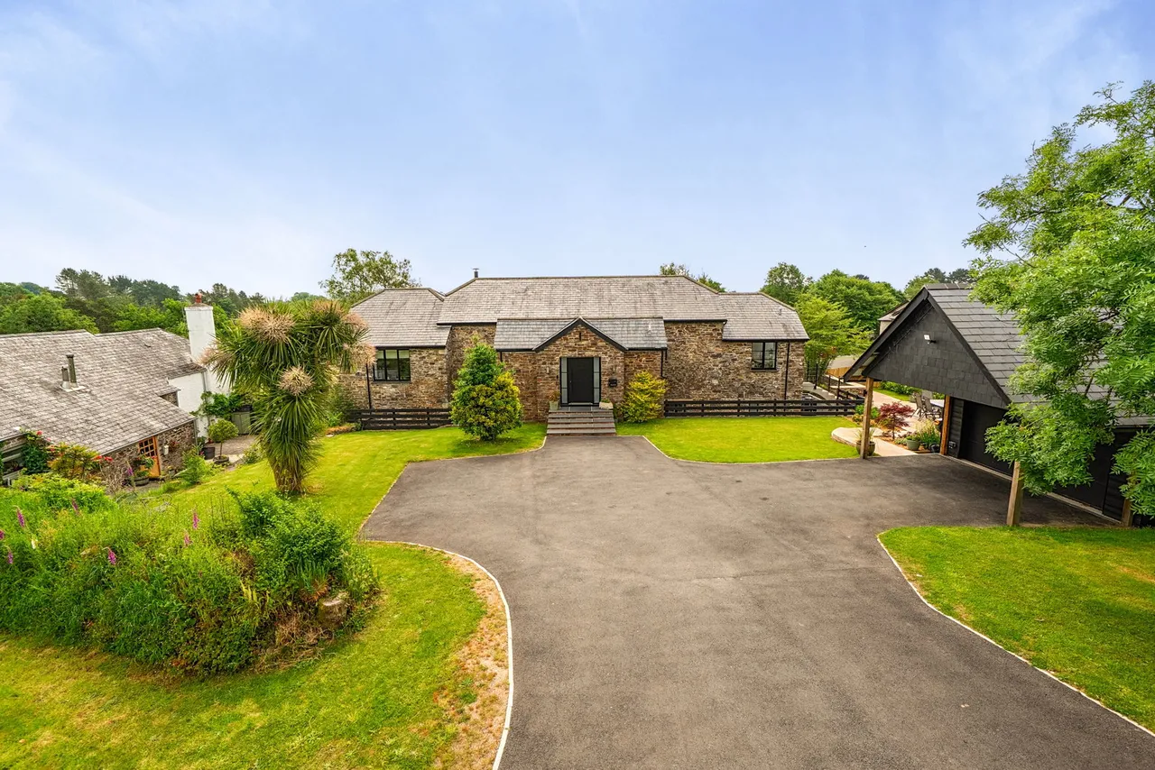 5 bed house for sale, St Mellion, PL12