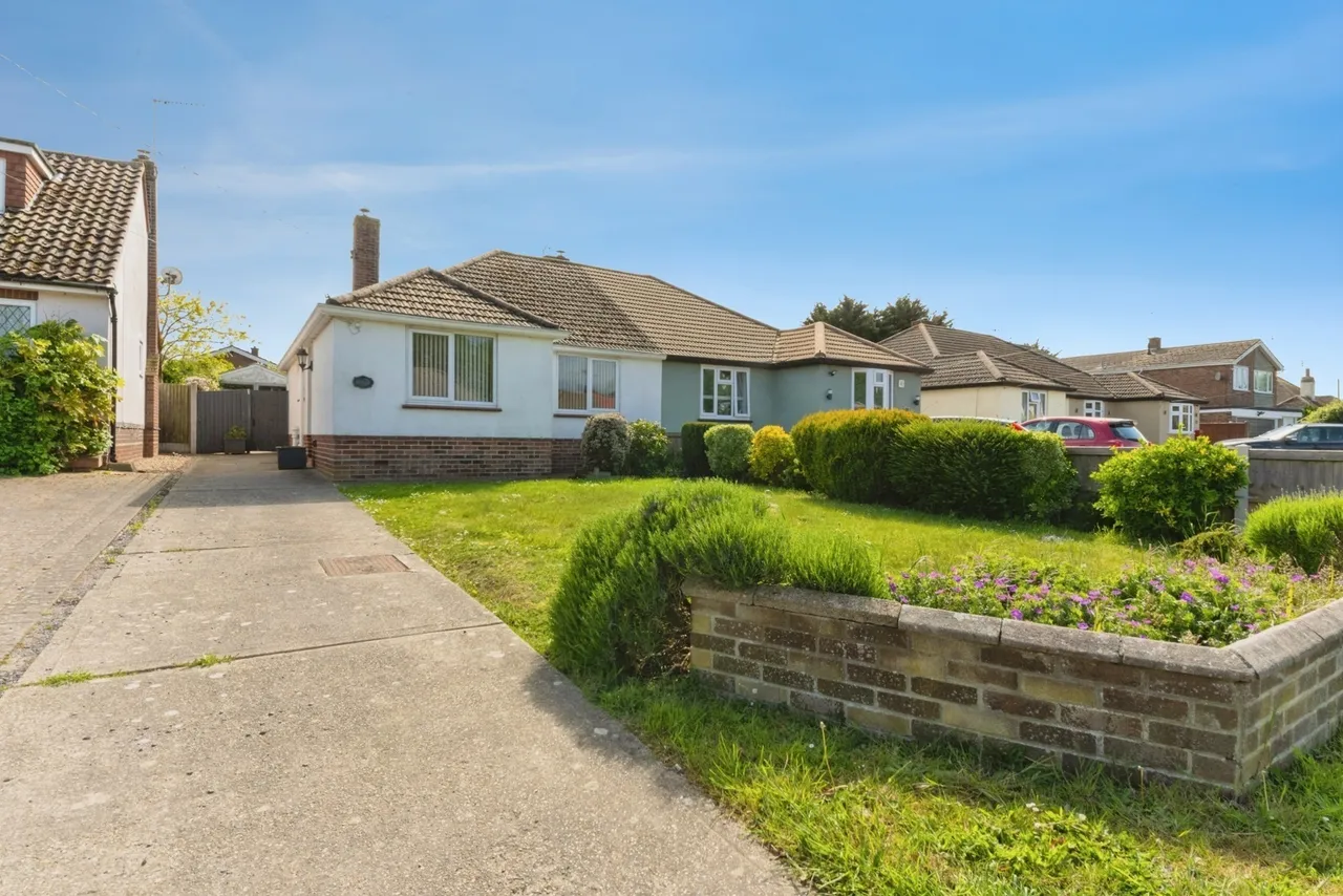 Walton Road, Kirby-le-Soken, Frinton-on-Sea, Essex, CO13, photo 3