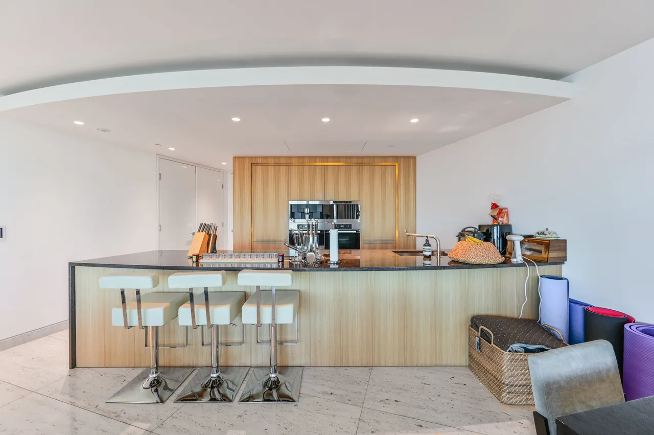 Apartment 83 The Tower, 1 St George Wharf, London, photo 9