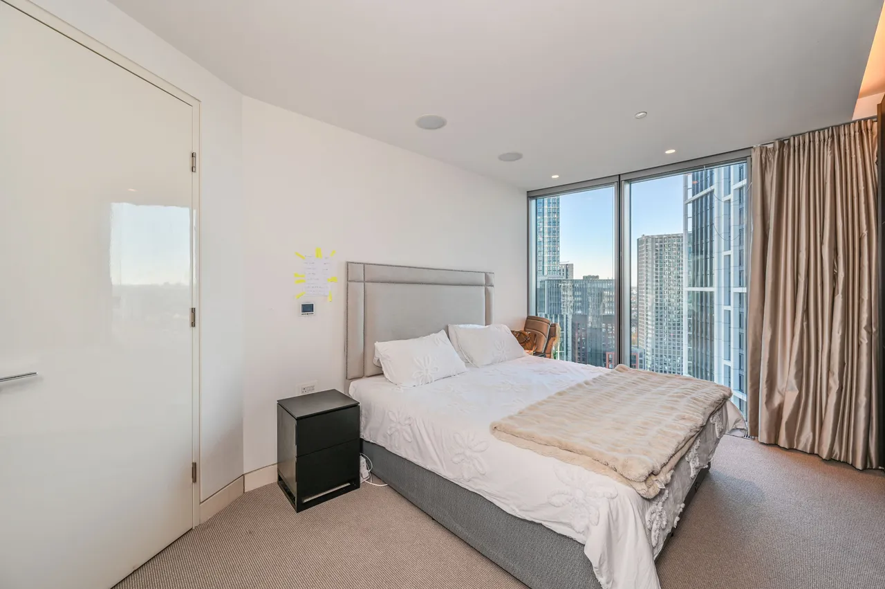 Apartment 83 The Tower, 1 St George Wharf, London, photo 10