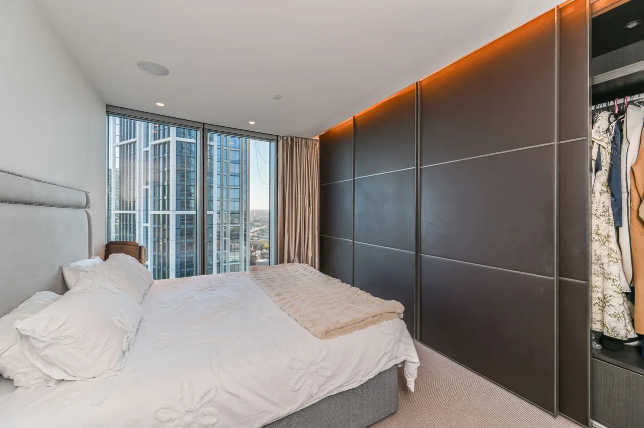 Apartment 83 The Tower, 1 St George Wharf, London, photo 11