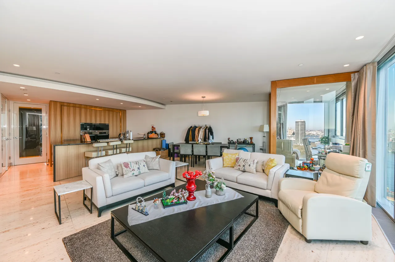 Apartment 83 The Tower, 1 St George Wharf, London, photo 3