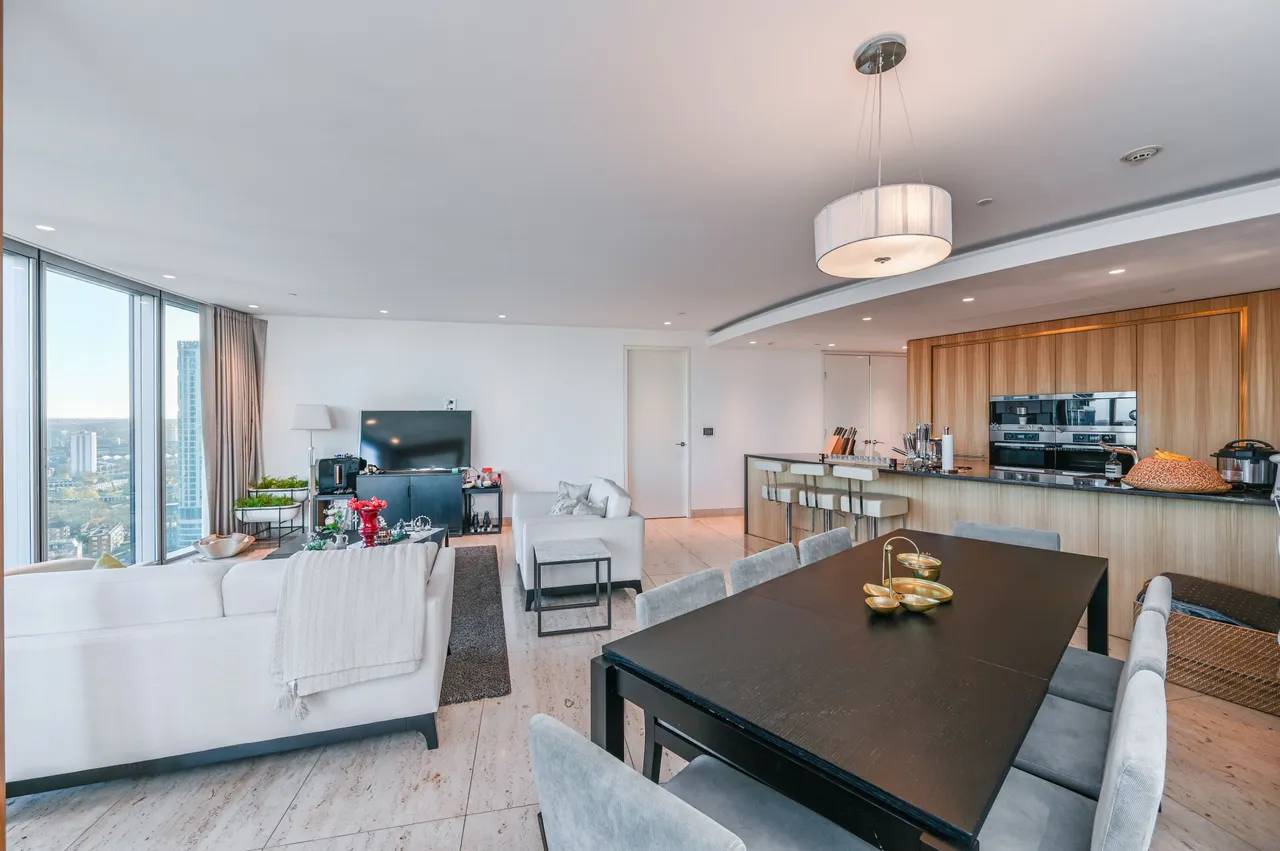 Apartment 83 The Tower, 1 St George Wharf, London, photo 4