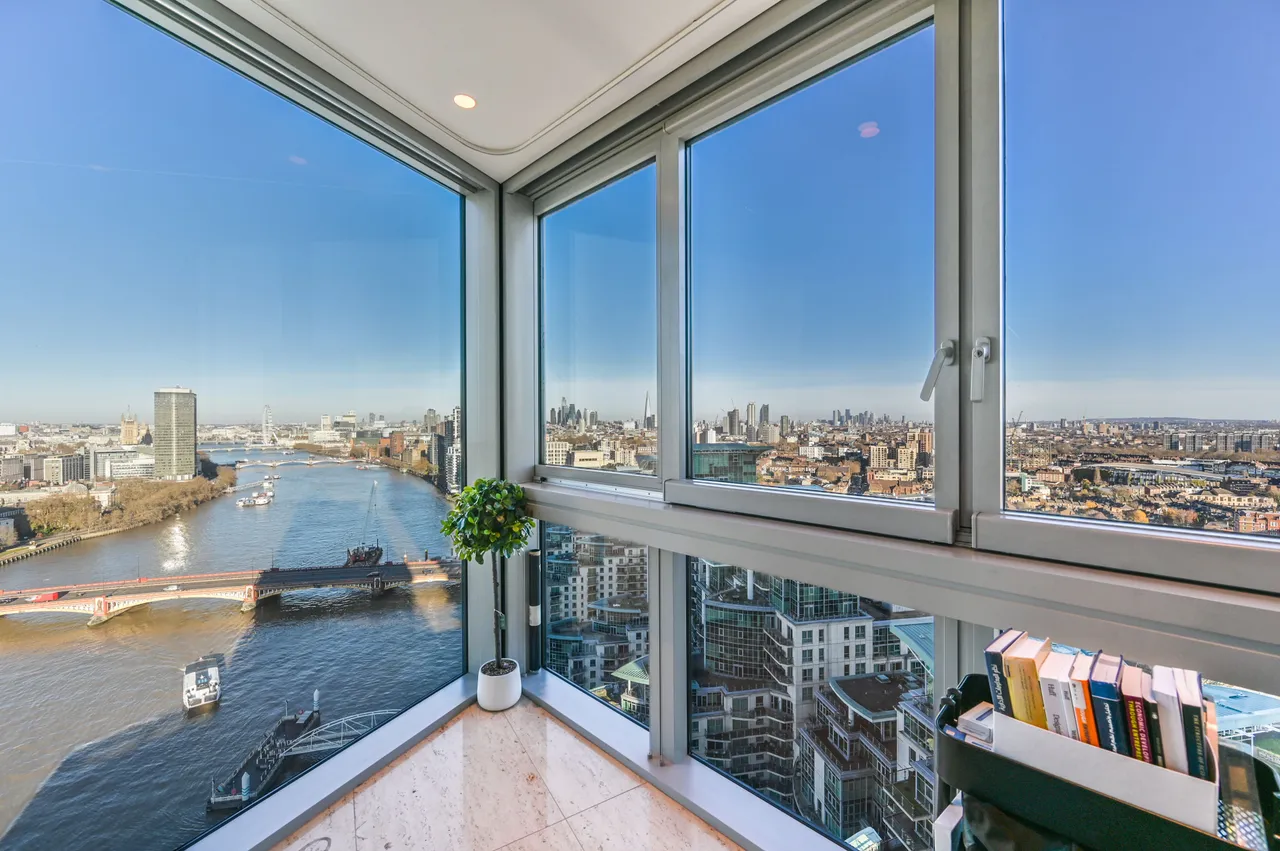 Apartment 83 The Tower, 1 St George Wharf, London, photo 5