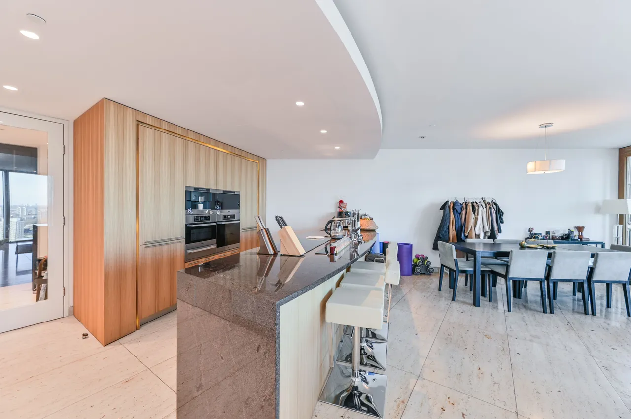 Apartment 83 The Tower, 1 St George Wharf, London, photo 8
