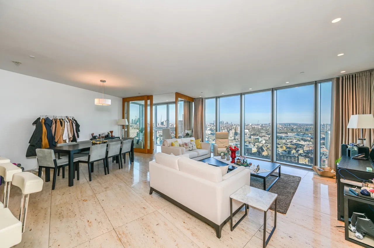 2 bed flat for sale — Apartment 83 The Tower, 1 St George Wharf, London