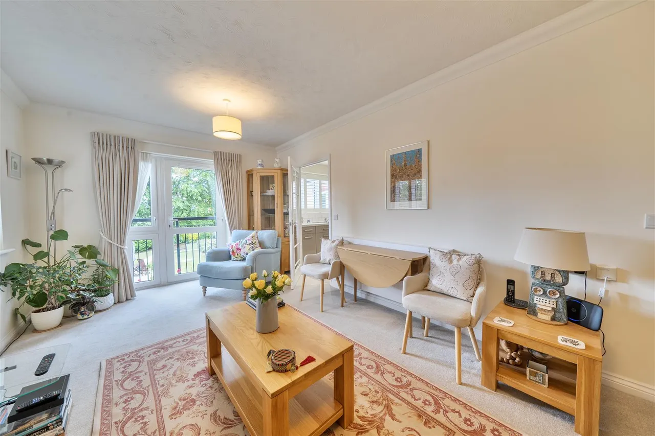 Manygate Lane, Shepperton, TW17, photo 4