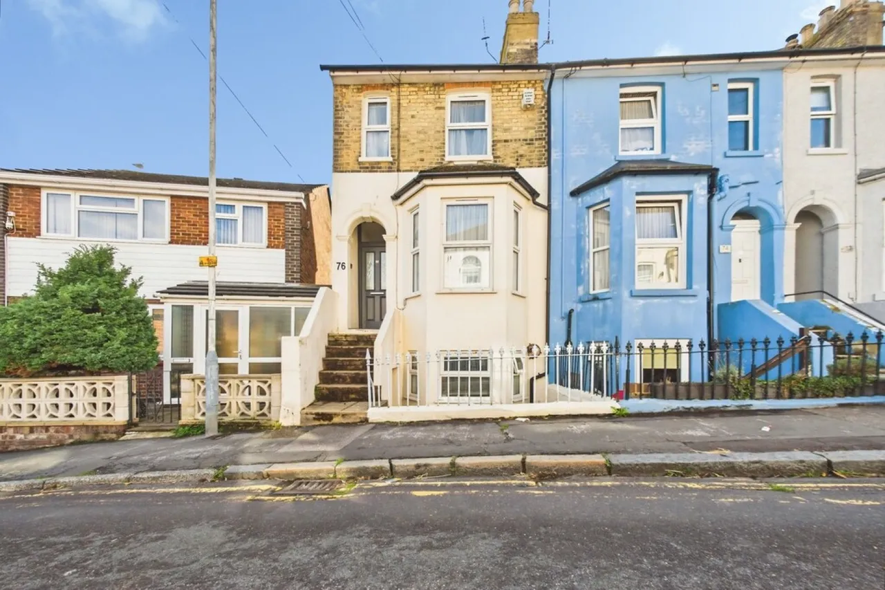 3 bed house for sale — St Michaels Street, Folkestone