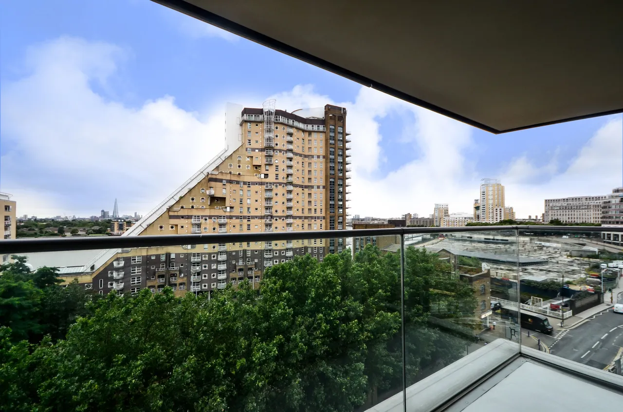 Flat 601, Landmark West Tower, 22 Marsh Wall, London, photo 3