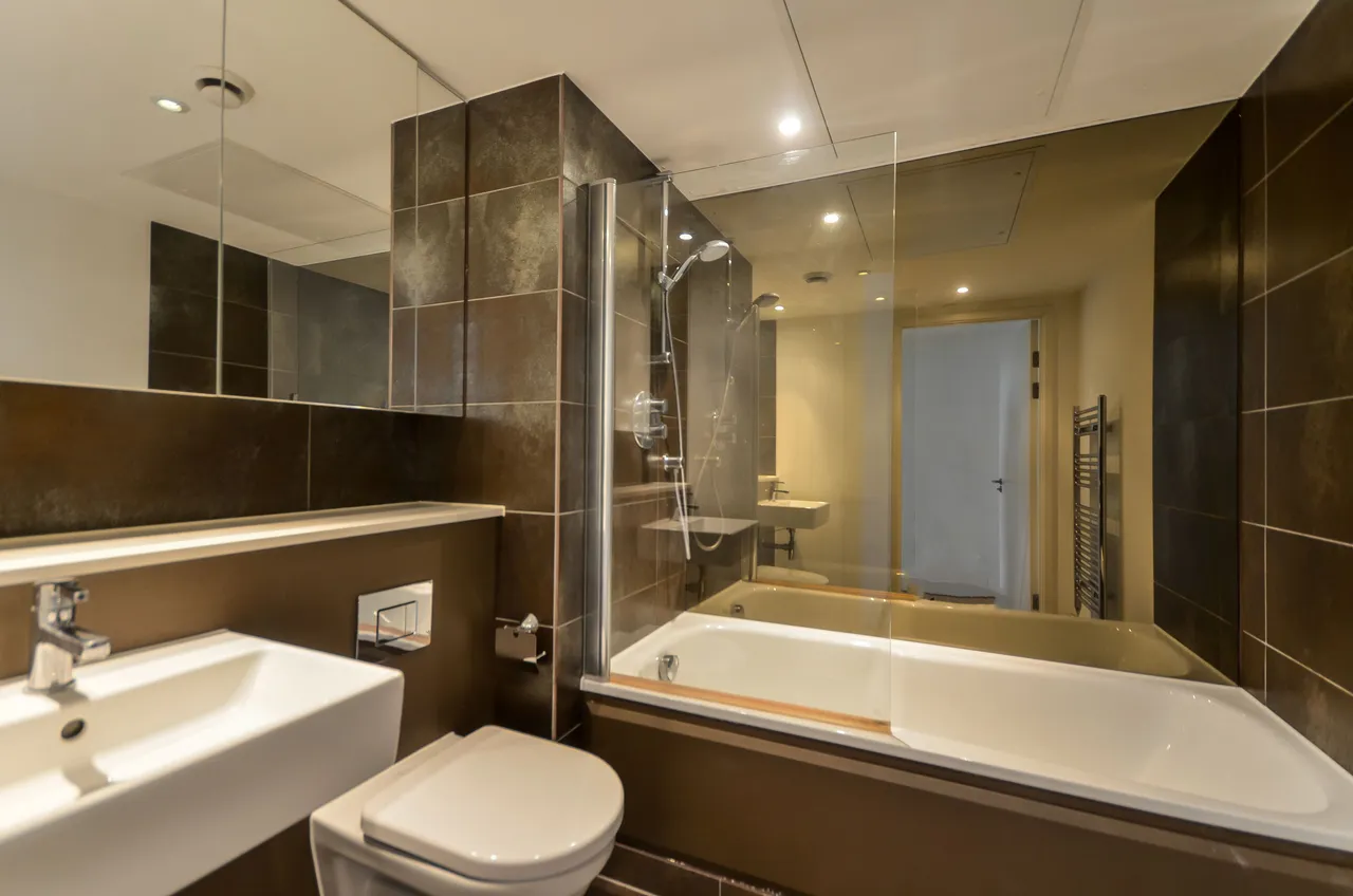 Flat 601, Landmark West Tower, 22 Marsh Wall, London, photo 6