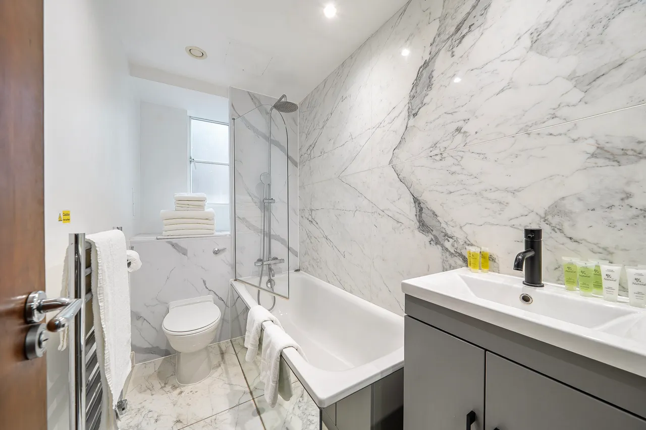 Flat 209, 2 Roland Gardens, London, photo 6