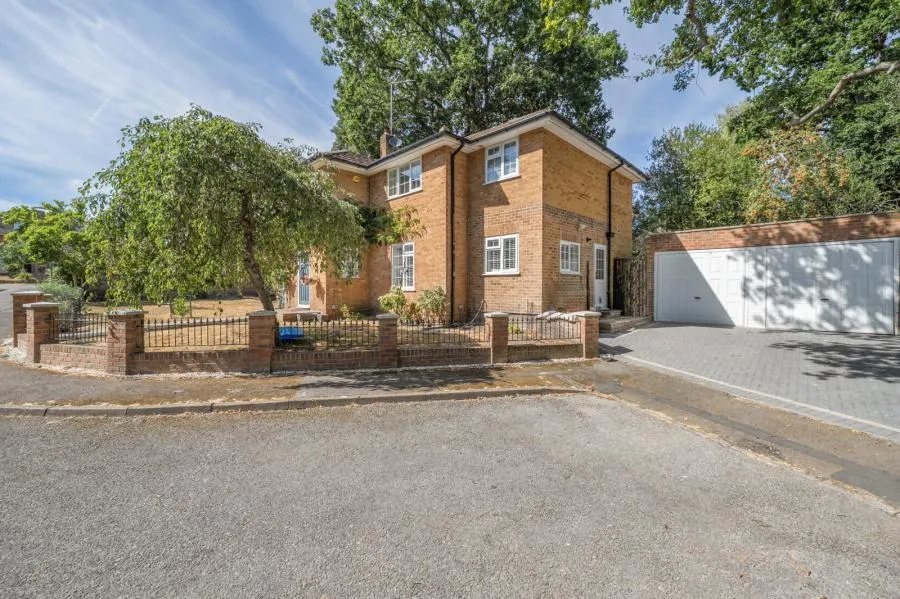 Regents Place, Sandhurst, GU47, photo 2