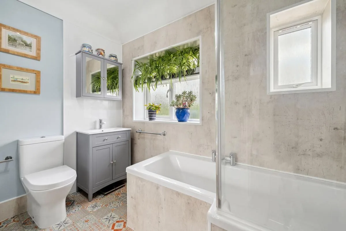D'Abernon Drive, Cobham, KT11, photo 17