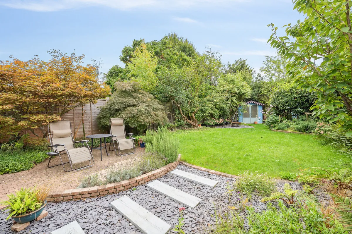 D'Abernon Drive, Cobham, KT11, photo 11