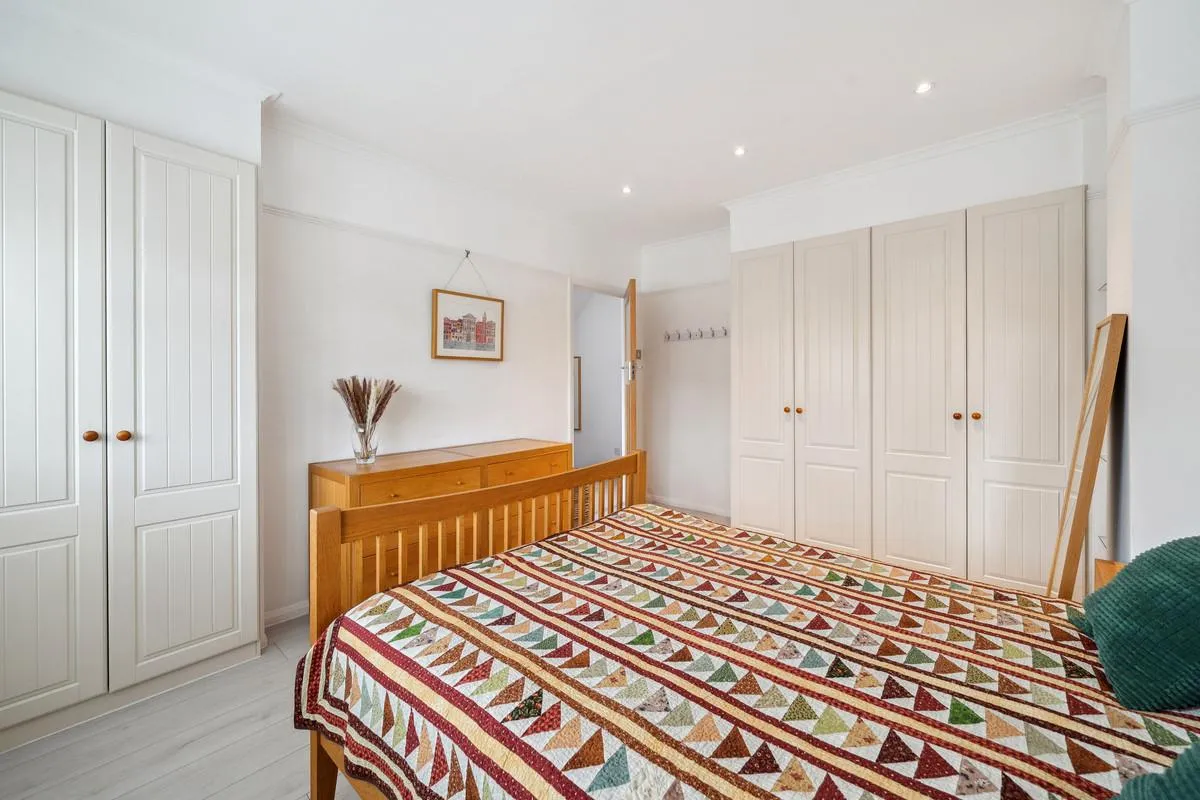 D'Abernon Drive, Cobham, KT11, photo 16