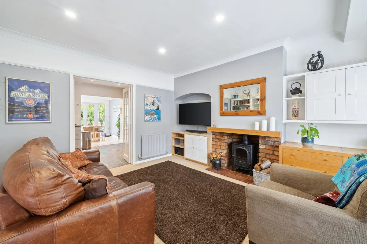 D'Abernon Drive, Cobham, KT11, photo 5