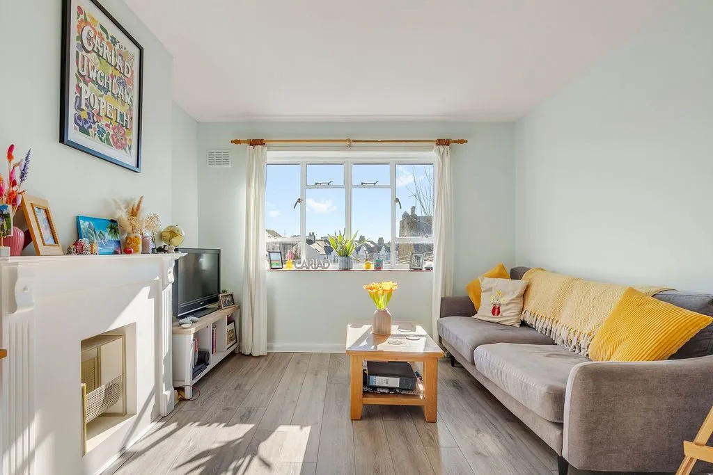 1 bed flat for sale, Boundaries Road, Balham, SW12