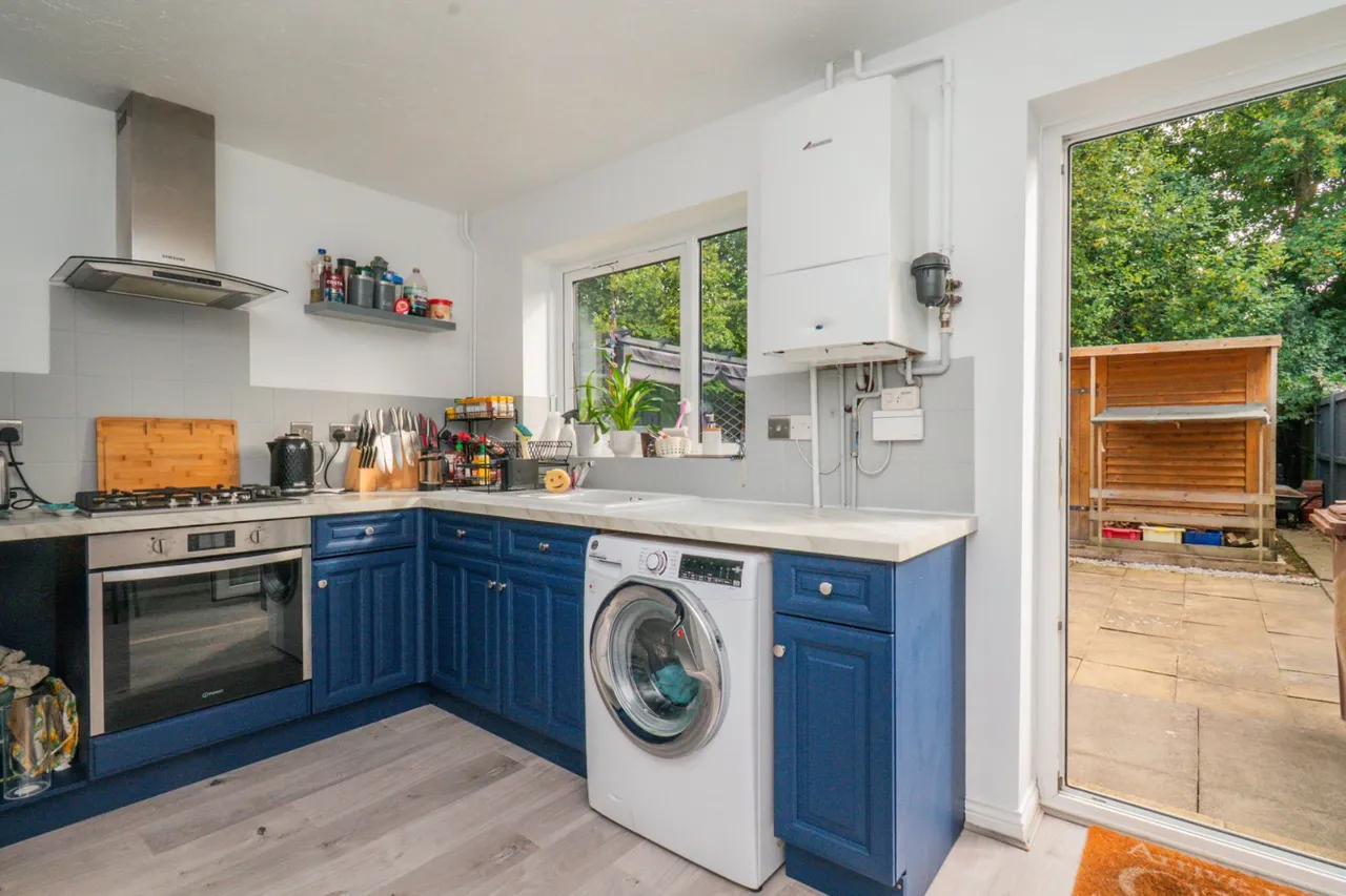 Almond Close, Ashford, TN25, photo 2