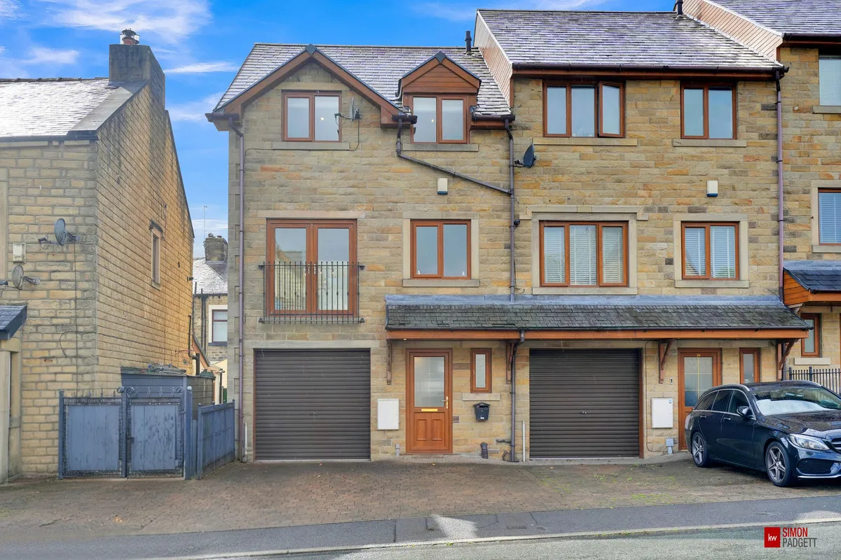 4 bed house for sale, Standroyd Road, Colne, BB8