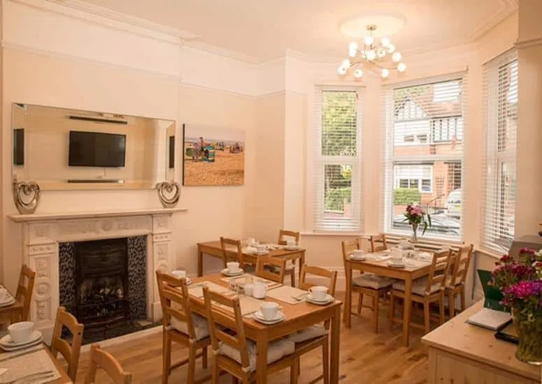 Queens Road, Broadstairs, Kent, CT10 1NU, photo 2