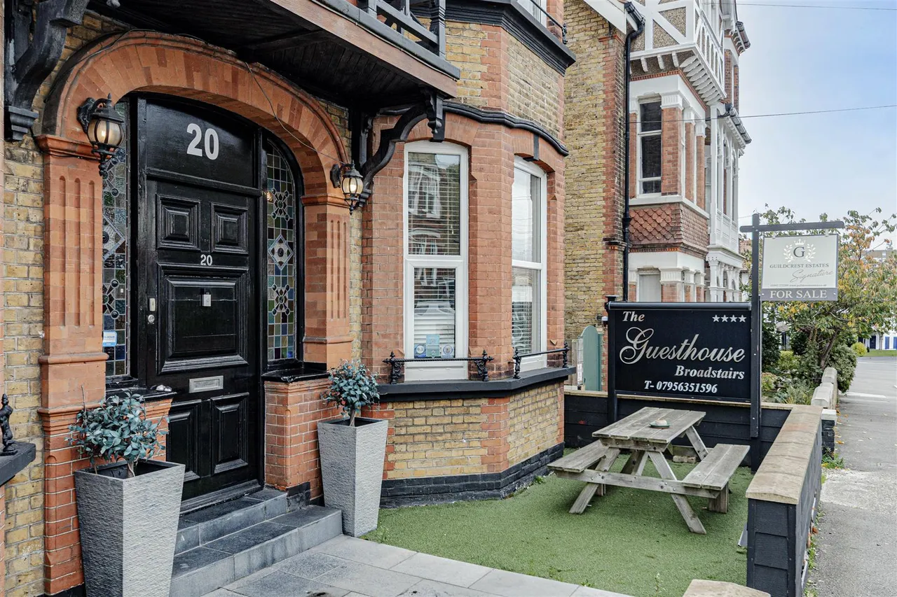 10 bed house for sale — Queens Road, Broadstairs, Kent, CT10 1NU