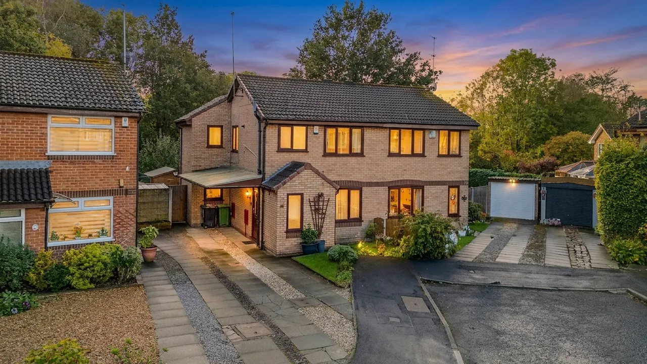 3 bed house for sale, Littleton Close, Great Sankey, WA5