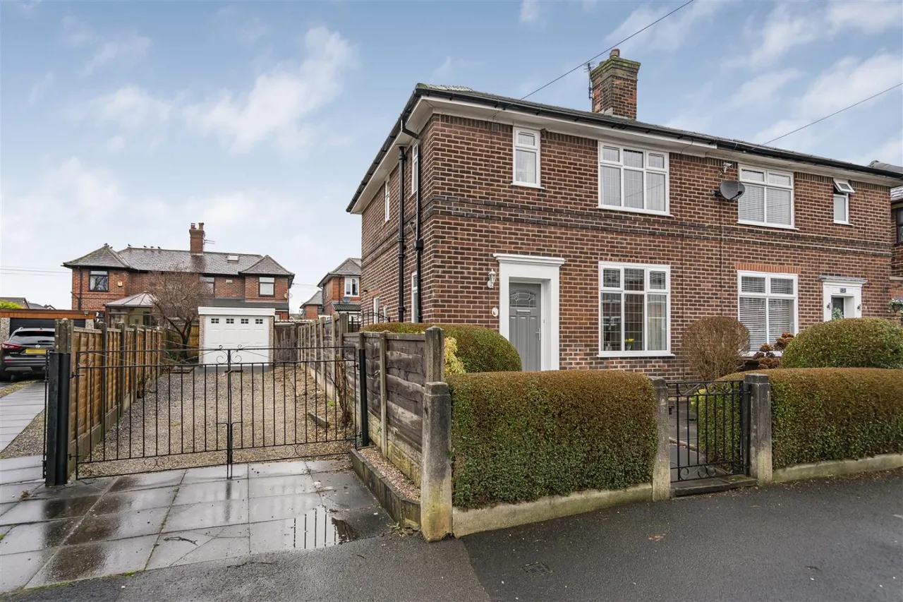 3 bed house for sale — Moss Avenue, Leigh