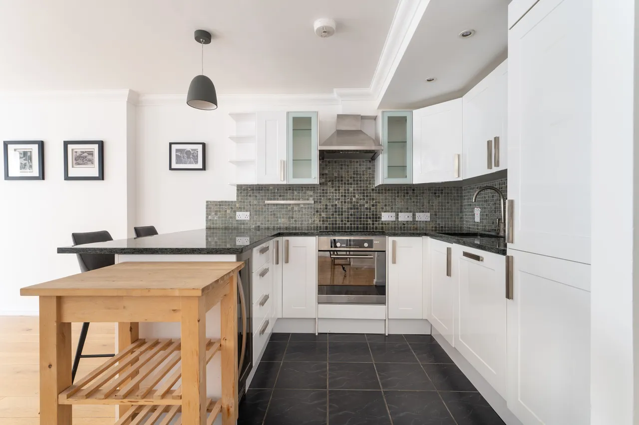 Flat 2, 63-64 Leinster Square, London, photo 5