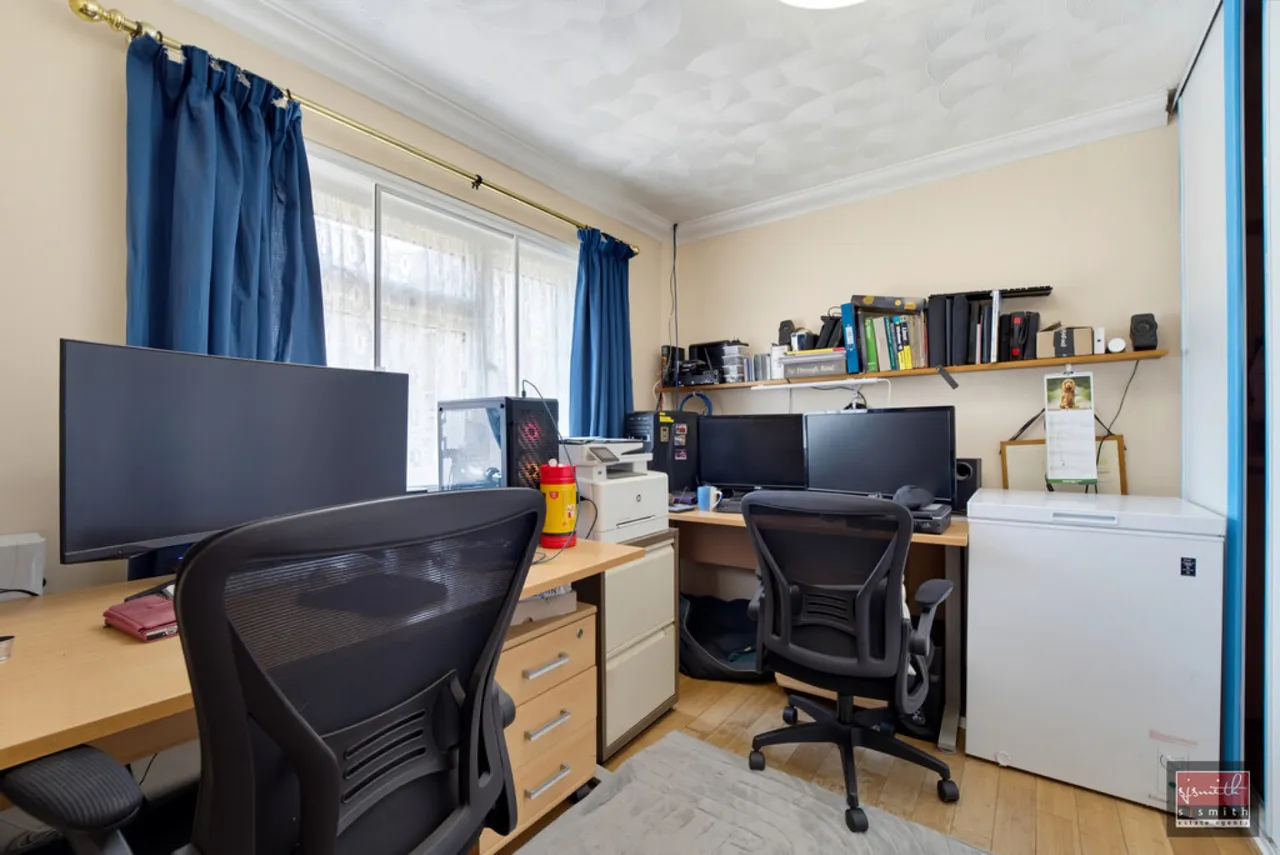 Hithermoor Road, Staines-upon-Thames, TW19, photo 9