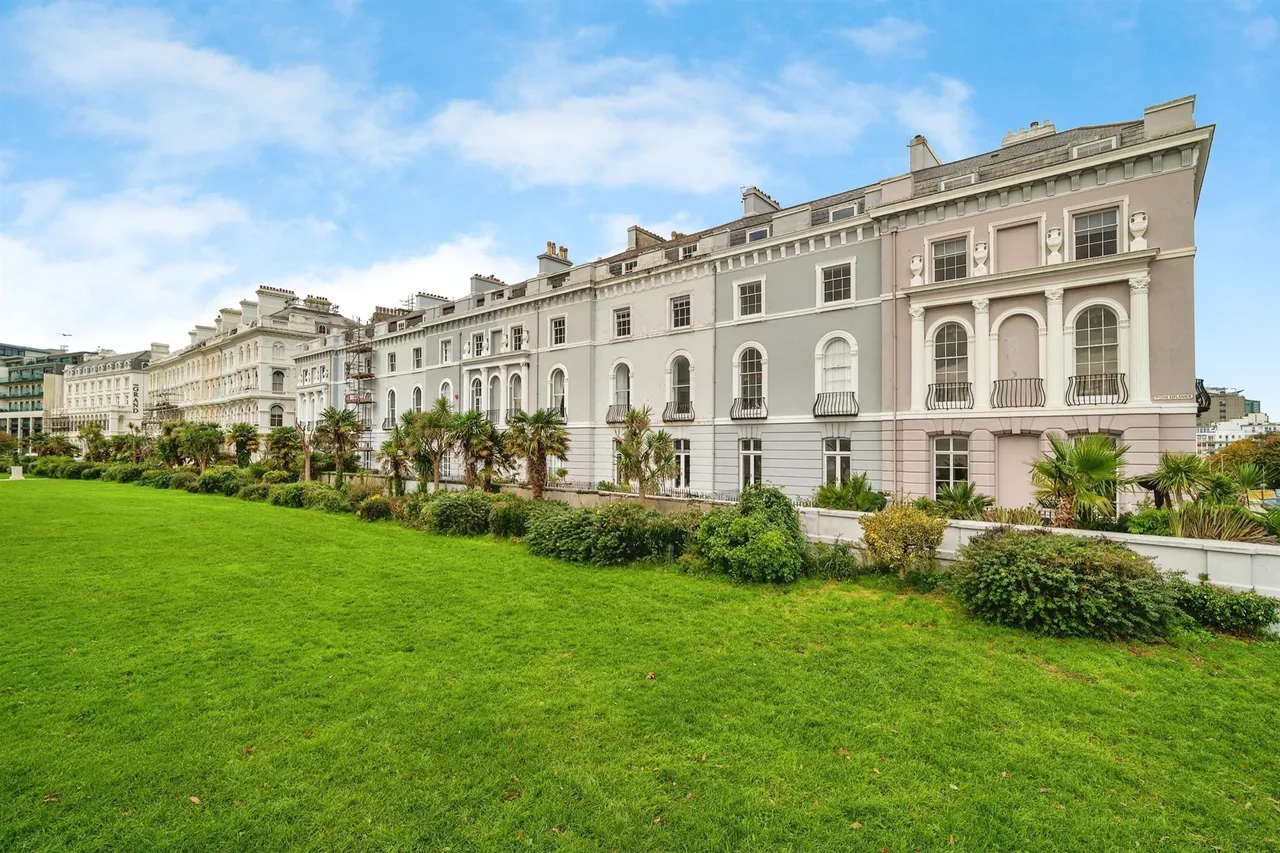 2 bed flat for sale — The Esplanade, The Hoe, Plymouth