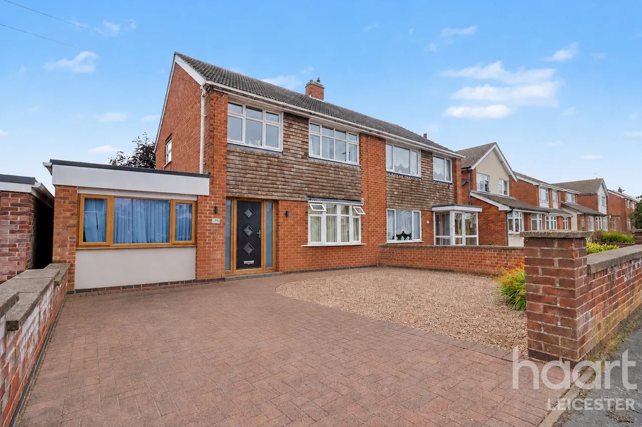4 bed house for sale, Launceston Drive, Coalville, LE67