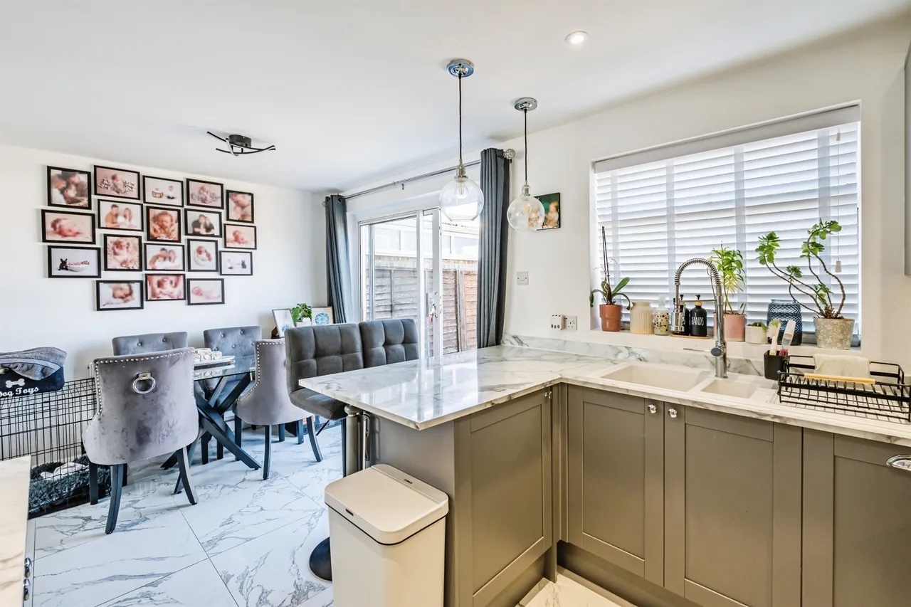 Gainsborough Crescent, Eastbourne, BN23, photo 7