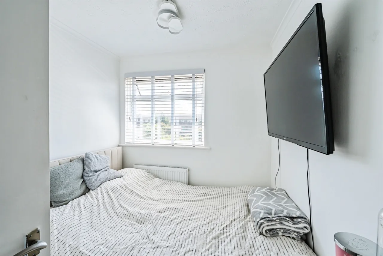 Gainsborough Crescent, Eastbourne, BN23, photo 13