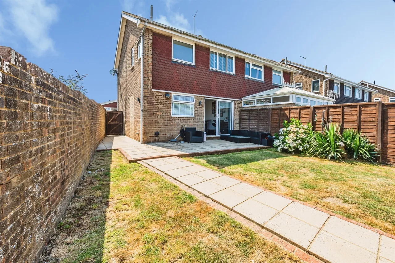 Gainsborough Crescent, Eastbourne, BN23, photo 16