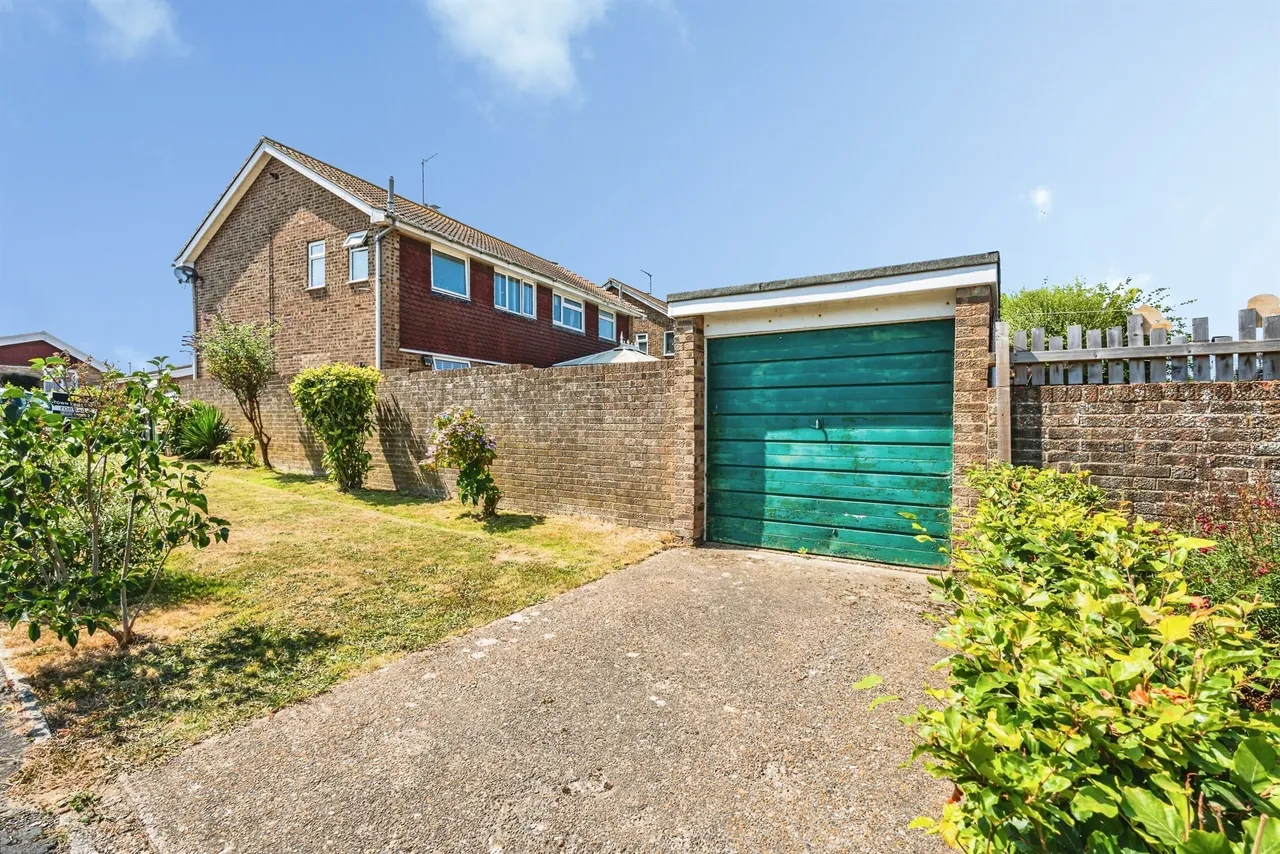 Gainsborough Crescent, Eastbourne, BN23, photo 18