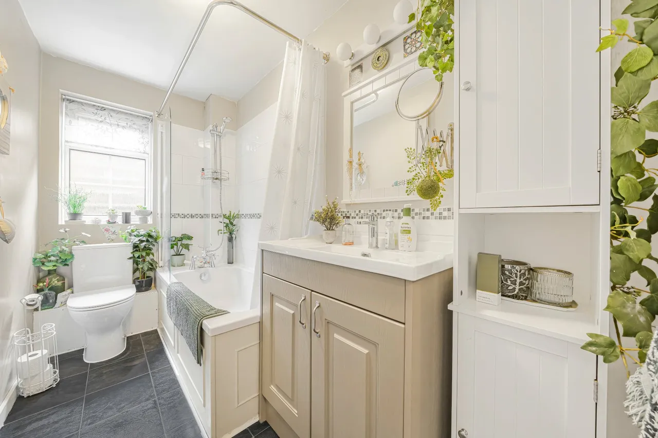 Molesey Road, Hersham, KT12, photo 10