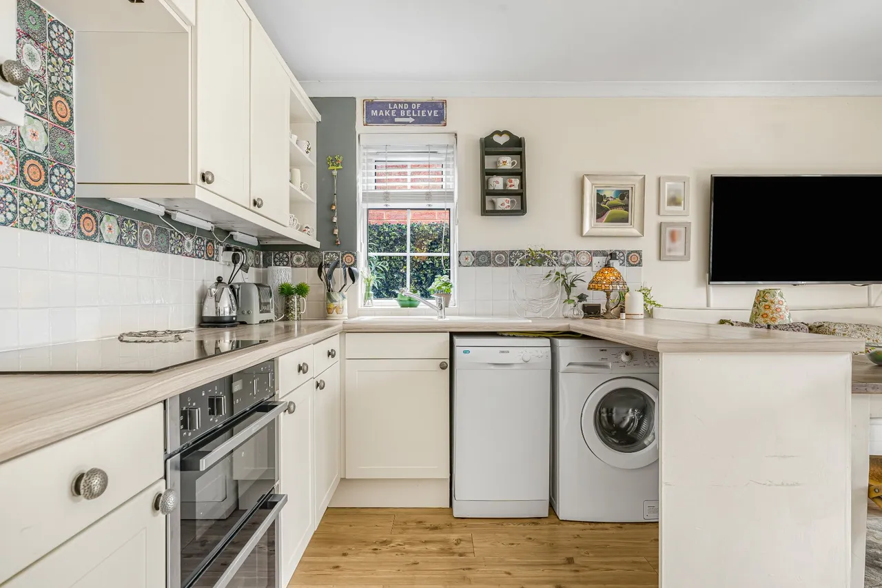 Molesey Road, Hersham, KT12, photo 5