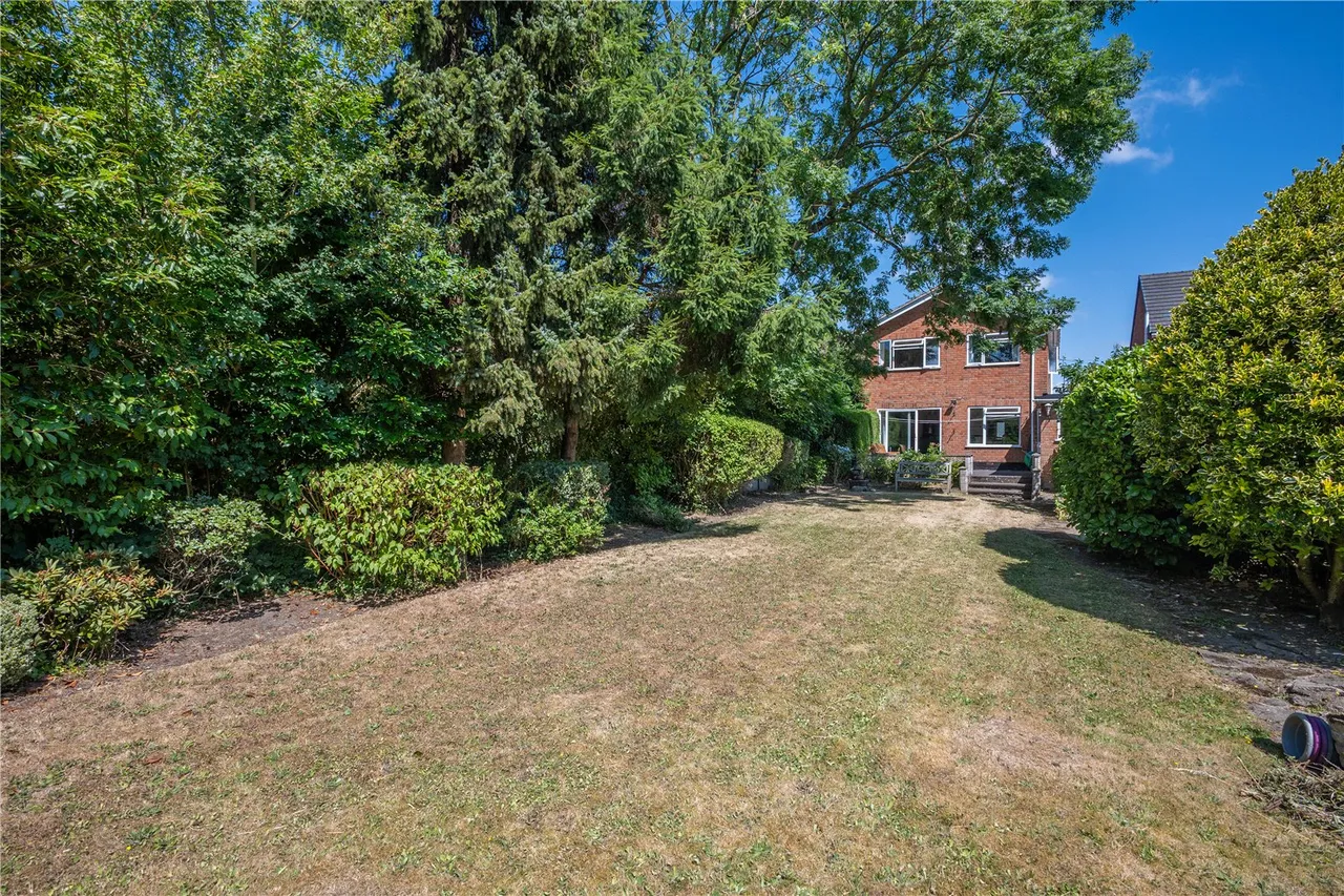 Wildmoor Lane, Catshill, Bromsgrove, Worcestershire, B61 0PA, photo 2
