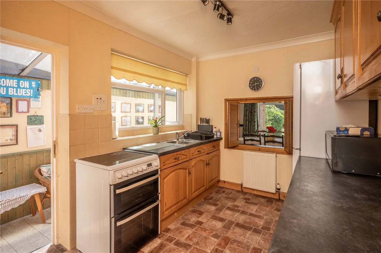 Wildmoor Lane, Catshill, Bromsgrove, Worcestershire, B61 0PA, photo 4
