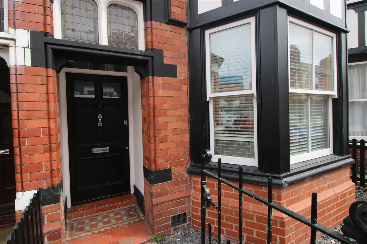 1 bed house to rent — 16 Lord Street, Chester, Cheshire, CH3 5DL