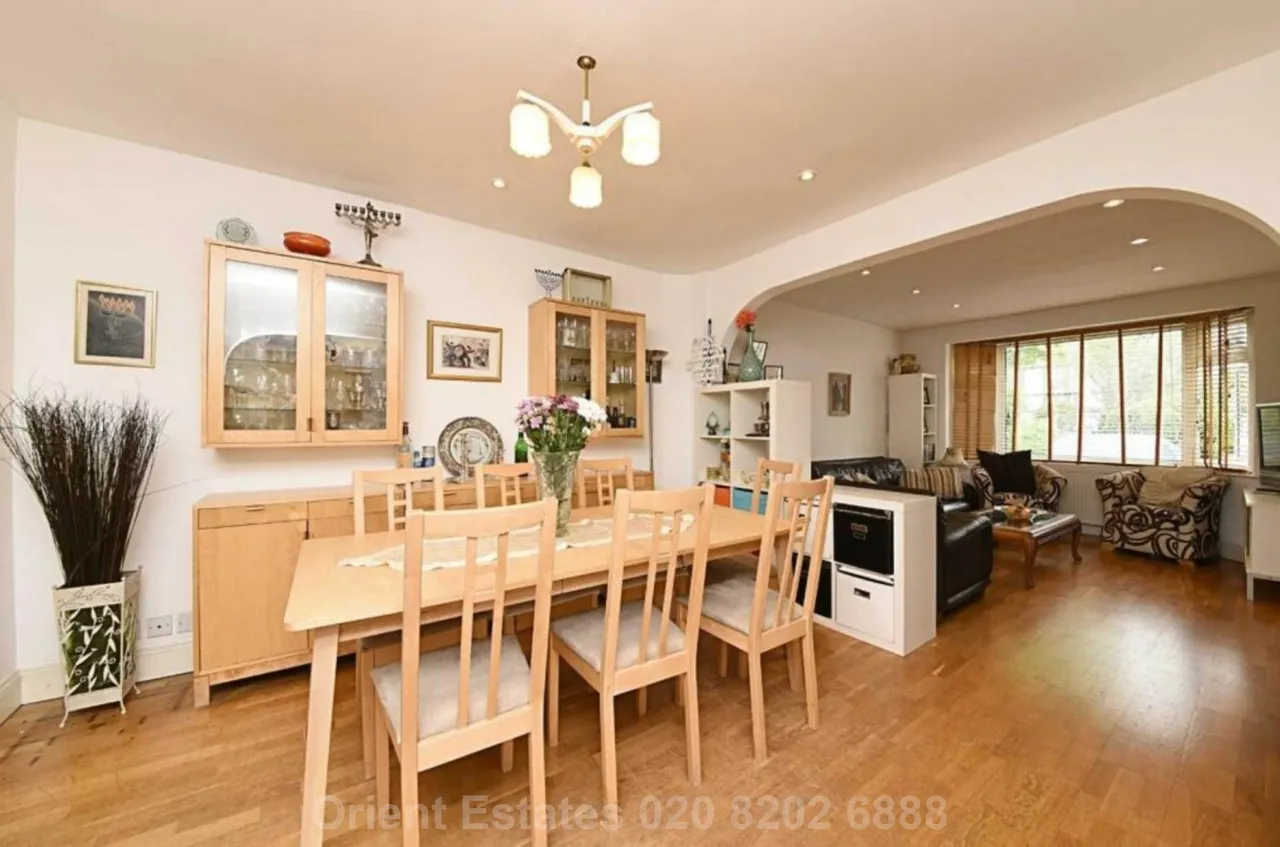 Holders Hill, London, NW7 1ND, photo 3