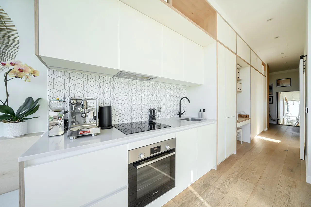 Brentford, TW8, photo 4