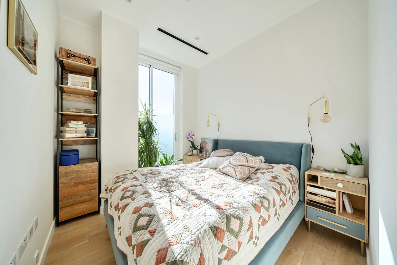Brentford, TW8, photo 8