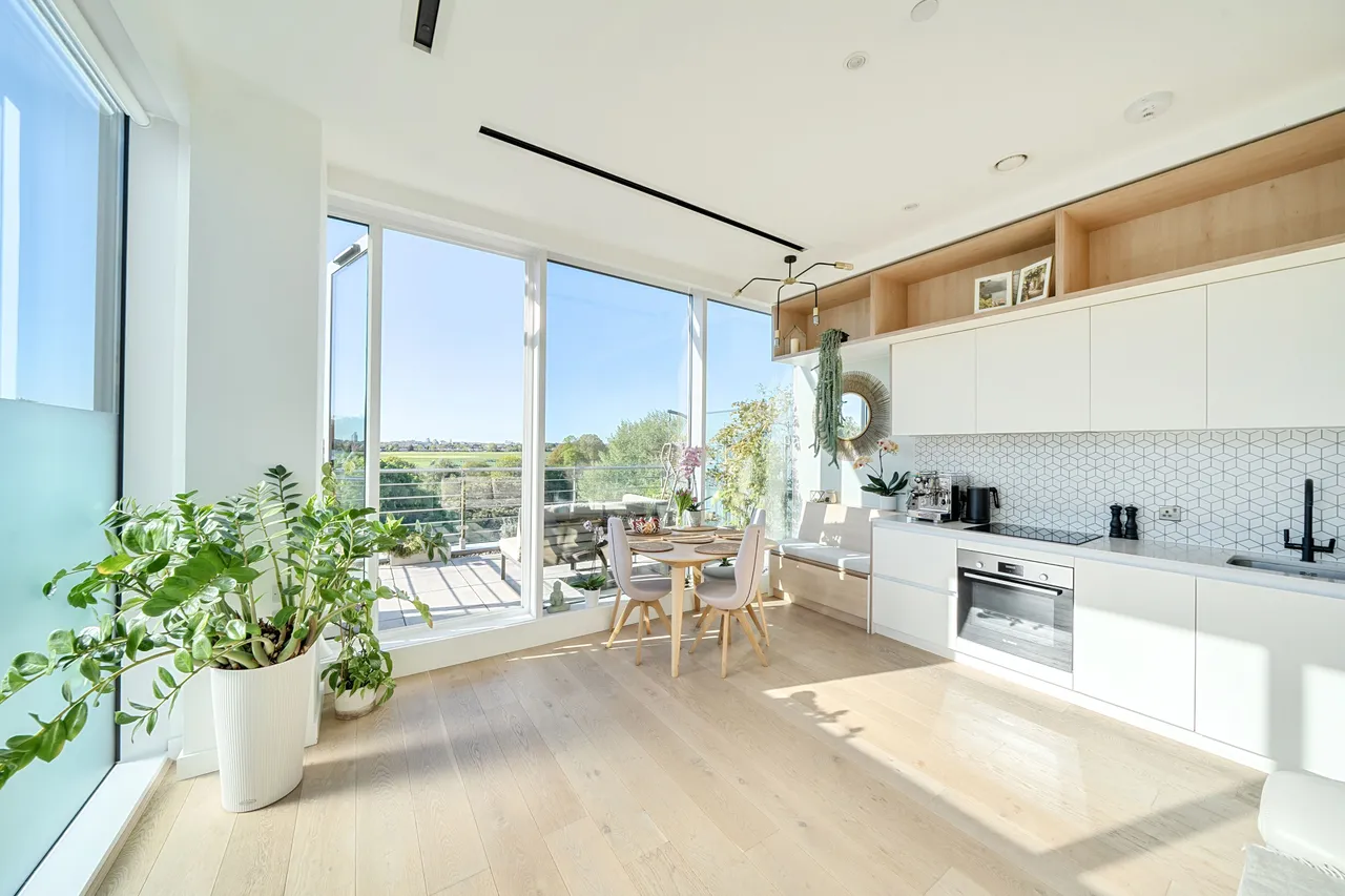 Brentford, TW8, photo 16