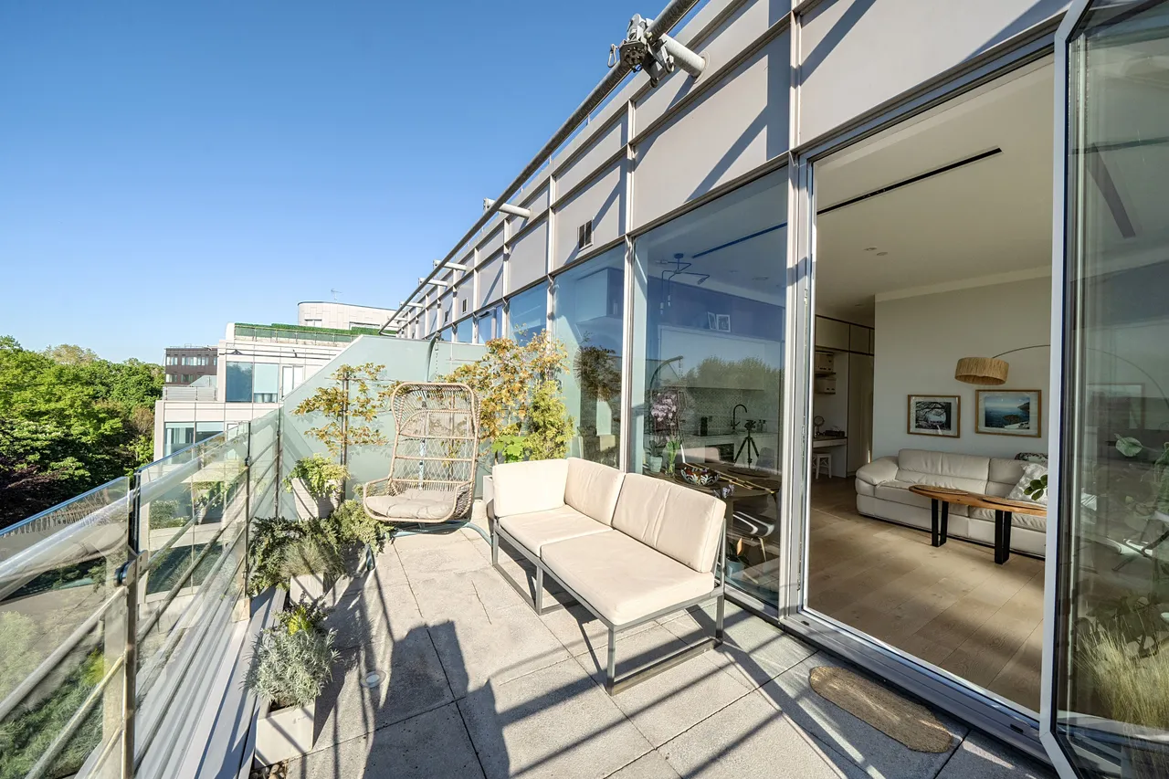 Brentford, TW8, photo 17