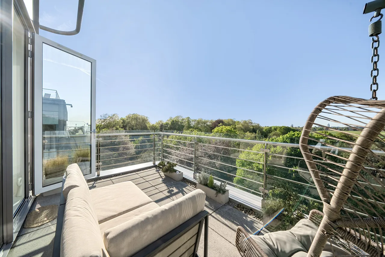 Brentford, TW8, photo 5